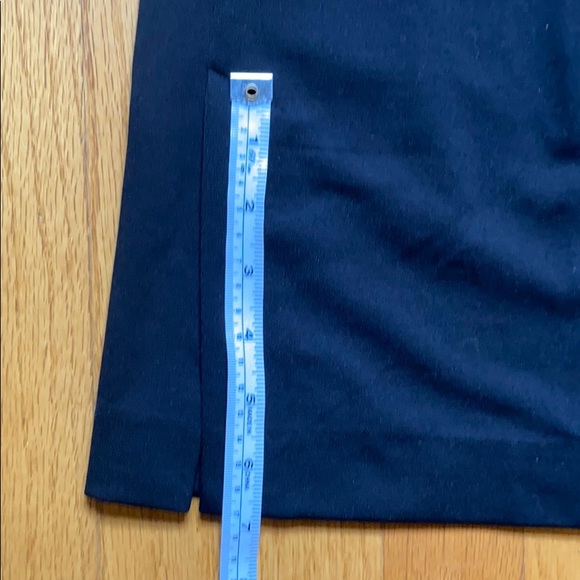 Uniqlo black skirt - Picture 4 of 5